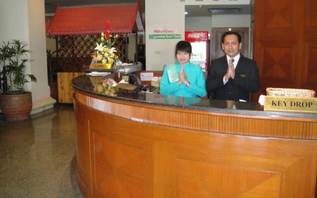 Manhattan Hotel Pathumthani
