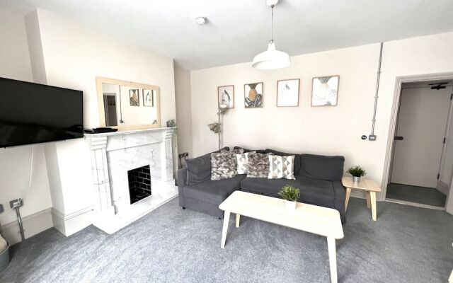 Oxford Street Grand Apartment