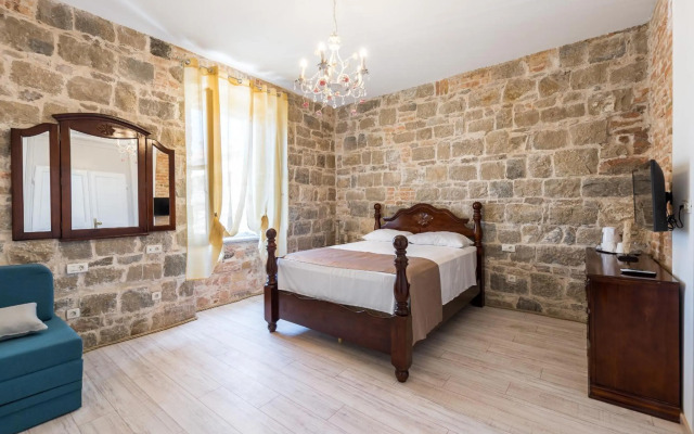 PIETRA ROSSA Luxury Rooms