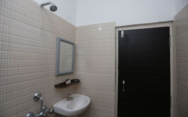 OYO 27016 Hotel Sai Siddhi