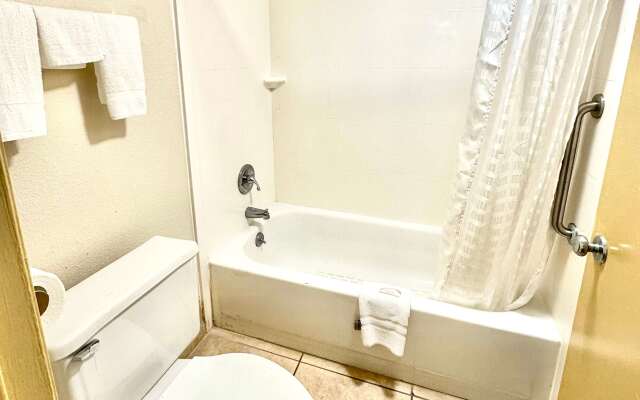 Days Inn by Wyndham Charlotte Northlake