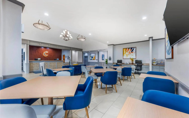 Comfort Inn & Suites