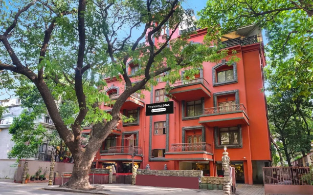 Premium Stays Near Fergusson College