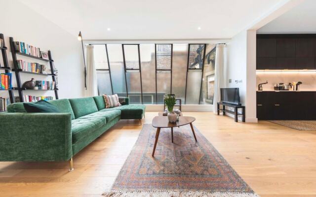 3 Bedroom Warehouse-style Apartment in Balham