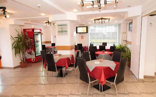 Plus Hotel