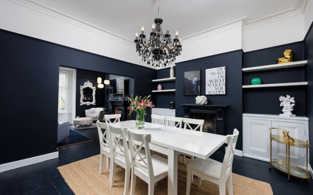 Luxurious 4 Bed House - Sleeps 8