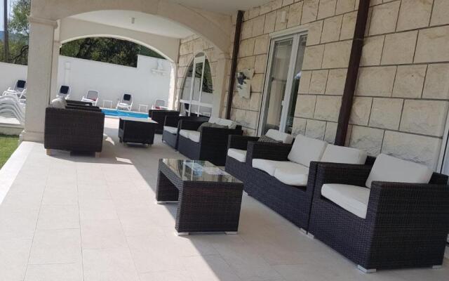 Villa Arion
