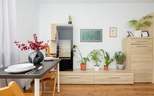 Apartment Business Center by Renters