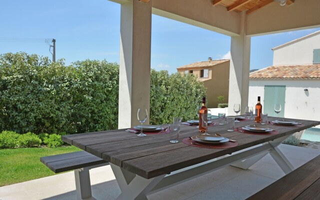 Wonderful Villa in Malaucène with Swimming Pool