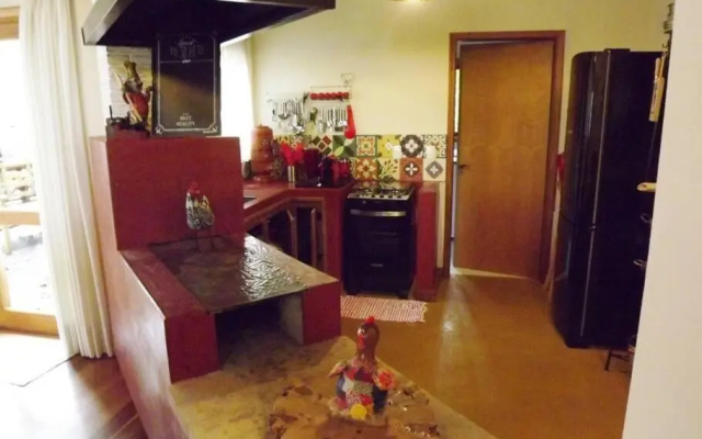 Casa MARAVILHOSA com 4 Suítes em Condomínio
