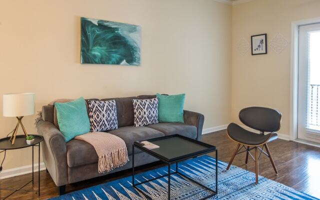 Southside 1 BR Apt with Parking by Frontdesk