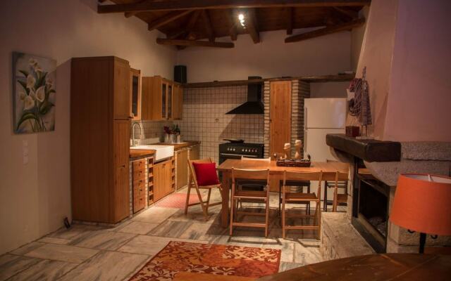 Ilia Mani Villa - Luxury Retreat