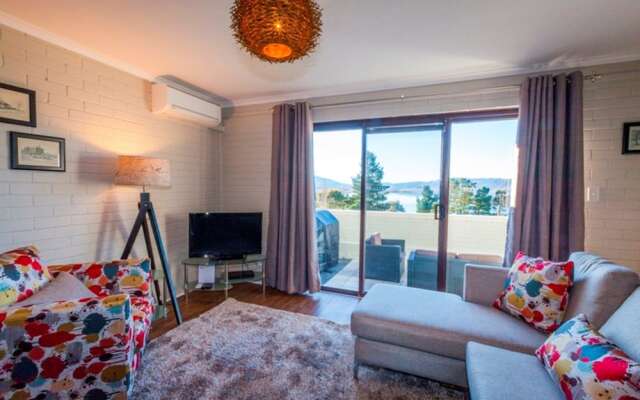 Summit 9 - Modern and stylish newly renovated apartment