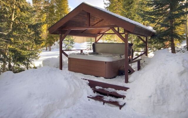 Gold King Lodge 8 Bedroom Home by RedAwning