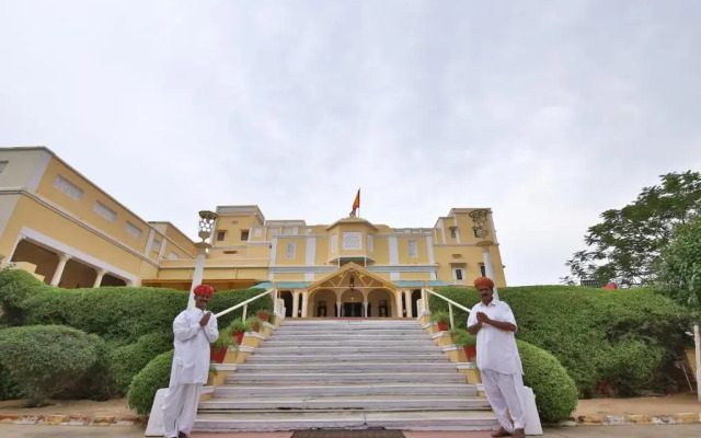 Roop Niwas Kothi, Near Mandawa