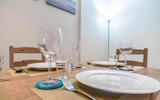 Luxe 1BD Sleeps 4 Parking Pool Gym