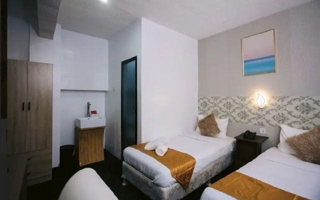 Grand Peninsula Suites