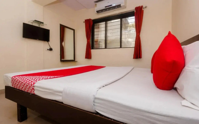 OYO 23285 The Diplomat Lodging