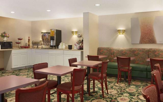 Red Carpet Inn Hazleton