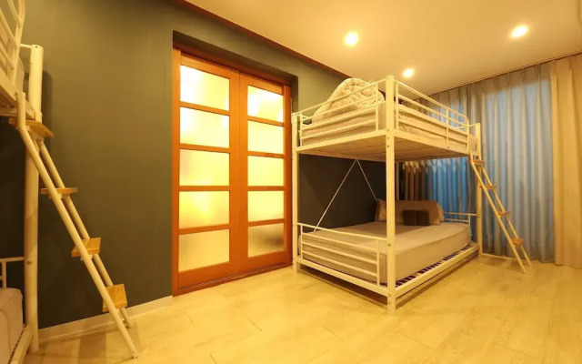 OYO Rooftop Hostel