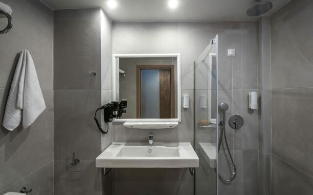 Mistral Mare Hotel