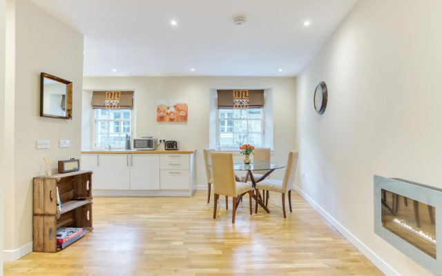 The Gloucester Lane Residence