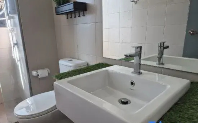 Up to 9pax, i-City i-Suite FREE WIFI 50"TV