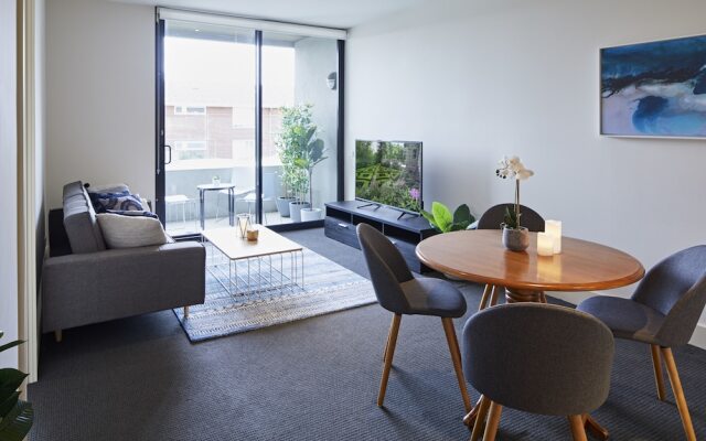 Apt Walking Distance to MCG & Epworth Hospital