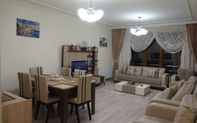 Luxerious Three Bedroom Apartment