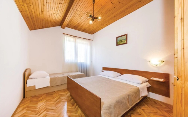 Awesome Home in Sabunike-privlaka With Wifi and 4 Bedrooms