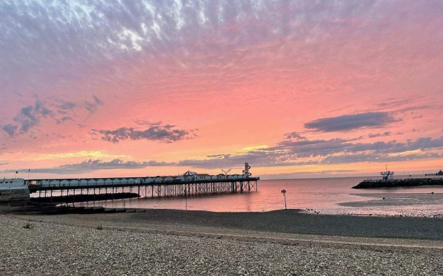 Stunning 1-bed Flat W/seaview, Garden Pet Friendly