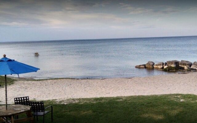 Bayview Lakefront Motel