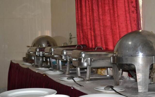 Gracious Hotel