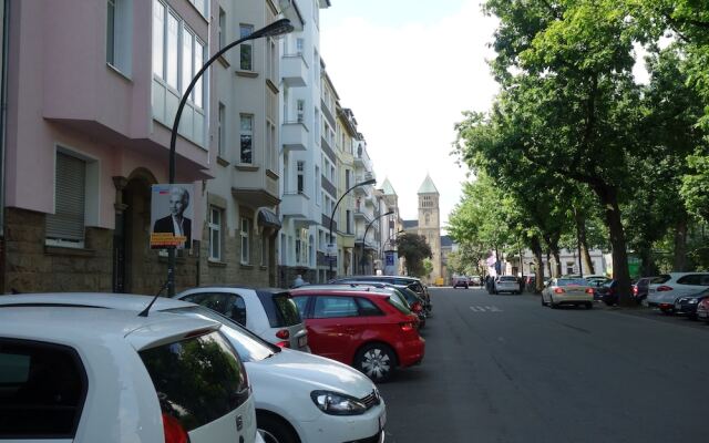 Tolstov-Hotels Big Room Apartment