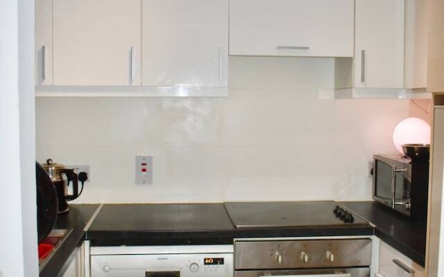 Trendy 2 Bedroom Apartment Near City Centre