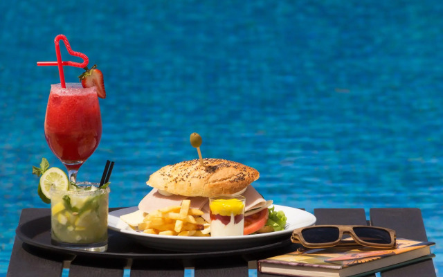 Real Colonia Hotel & Suites