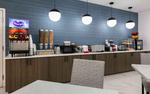 La Quinta Inn & Suites by Wyndham Ft. Worth - Burleson