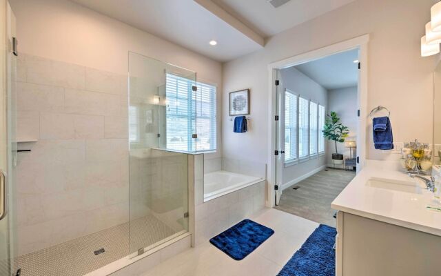 Inviting Hideout Townhome w/ Balcony & Lake Views!