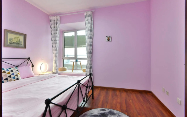 Locals Apartment House 90