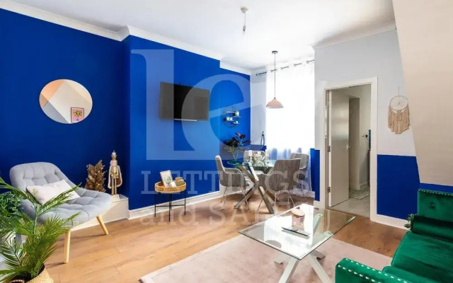 Lush Apartments 4 Bedroom House Claude