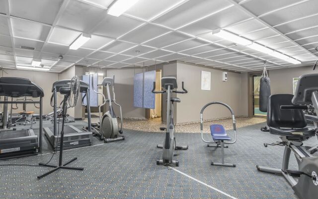 Jolly Roger Inn & Resort