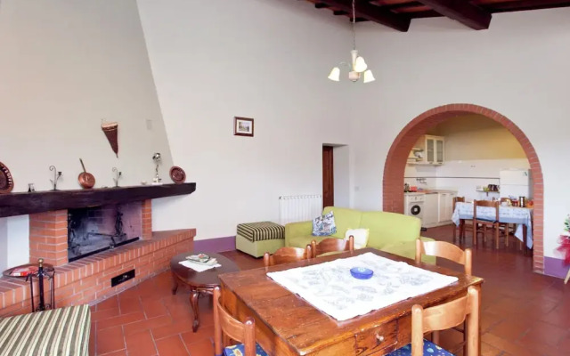 Modern Farmhouse in Pienza With Pool