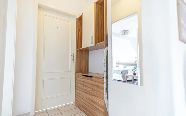 Stylish 3BR Apt With Balcony City Center