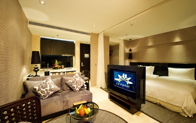 Le Parker International Hotel