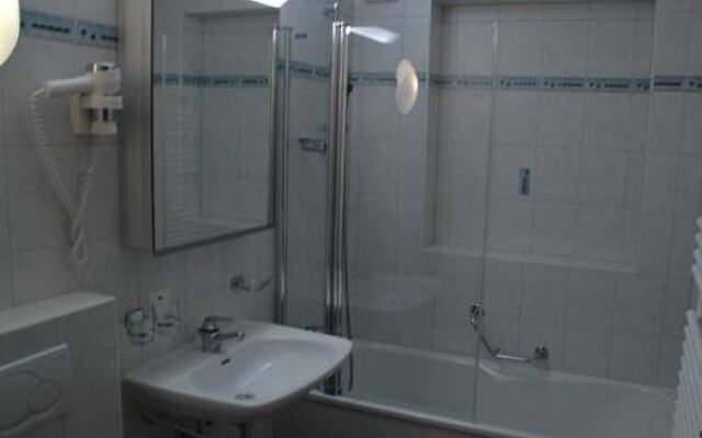 ABA-Sporting Apartment House