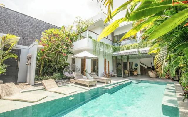 Luxury 4BR Haven, Steps to Canggu's Beach Elegance