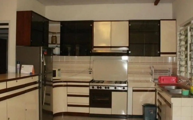 De Dago Pakar Villa by HouseinBandung