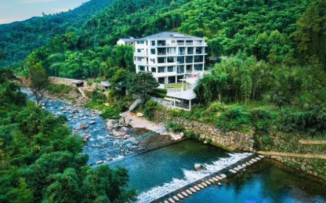 Yaojia｜Township see cloud bamboo Valley river hot spring guest house
