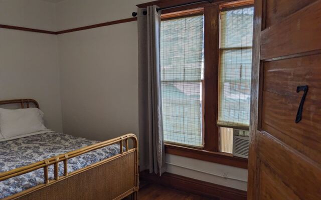 The Oliver House - Adults Only