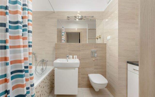 Spacious Apartment Poznań by Renters